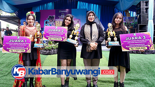 https://kabarbanyuwangi.co.id/asset/foto_berita/Juara_Festival_Band_pelajar.jpg