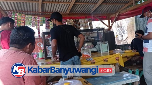 Komunitas Banyuwangi Bangkit Borong Nasi Bungkus Warung Kecil