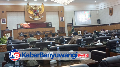 Rapat Paripurna, Bupati Ipuk Sampaikan Nota Pengantar KUA PPAS 2023