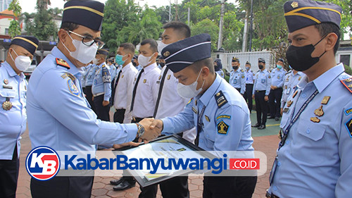 Gagalkan Penyelundupan Narkoba, Empat Pegawai Lapas Banyuwangi Diganjar Penghargaan dari Kakanwil