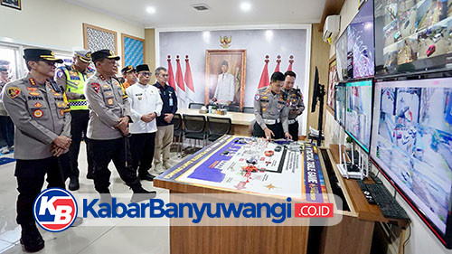 https://kabarbanyuwangi.co.id/asset/foto_berita/Kapolda_Nanang_pantau_arus_mudik_ketapang.jpg