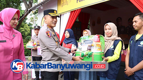 Kapolresta Banyuwangi Bagikan Paket Lebaran ke Petugas Pos Operasi Ketupat Semeru 2025