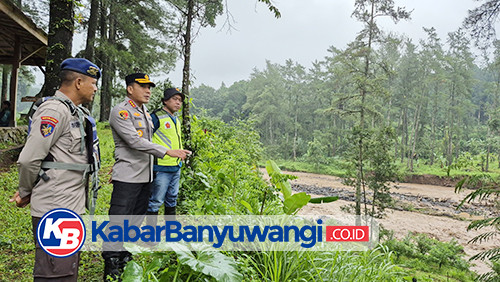 Kapolresta Banyuwangi Tinjau Lokasi Pencarian Pelajar Hanyut di Sungai Badeng