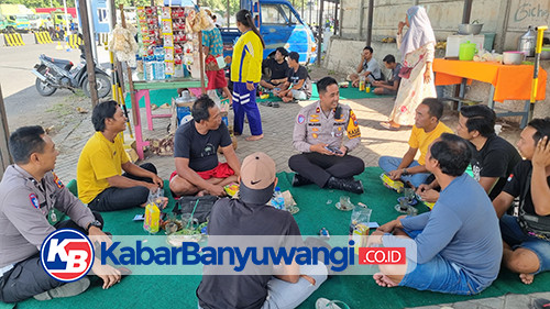https://kabarbanyuwangi.co.id/asset/foto_berita/Kasatlantas_ngopi_bersama_sopir.jpg