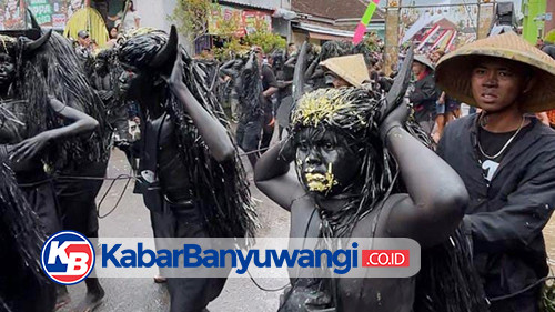 https://kabarbanyuwangi.co.id/asset/foto_berita/Kebo-keboan_Alasmalang_2025.jpg