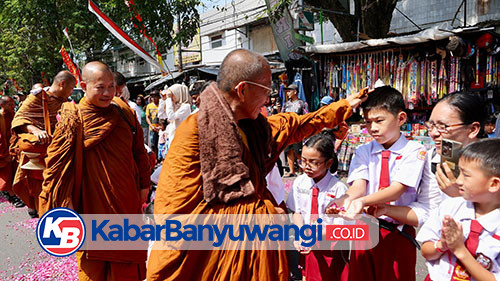 https://kabarbanyuwangi.co.id/asset/foto_berita/Kedatangan_Biksu_Thudong.jpg