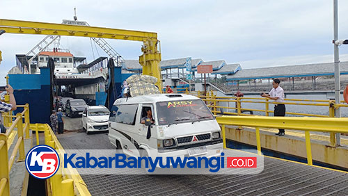 https://kabarbanyuwangi.co.id/asset/foto_berita/Kendaraan_keluar_dari_kapal.jpg