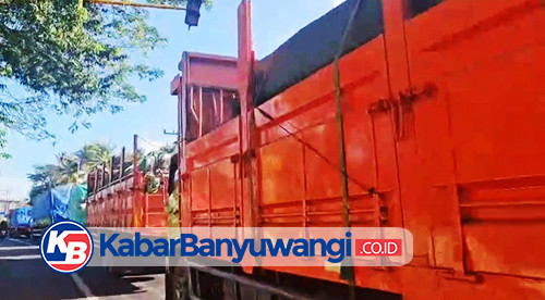 https://kabarbanyuwangi.co.id/asset/foto_berita/Kendaraan_logistik_mengular.jpg