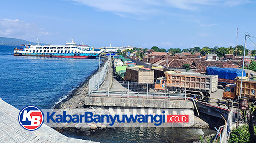https://kabarbanyuwangi.co.id/asset/foto_berita/Kendaraan_mengular_di_pelabuhan.jpg