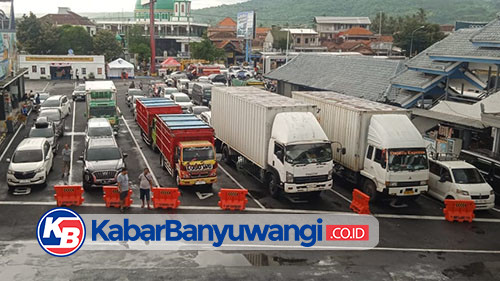 Cuaca Buruk Penyeberangan Ketapang - Gilimanuk Sempat Ditutup hingga Terjadi Penumpukan Kendaraan