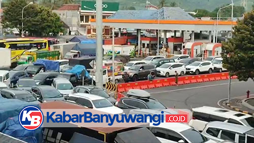Pelabuhan ASDP Ketapang Padat, Masuk Kapal Kendaraan Antri 1,5 Jam