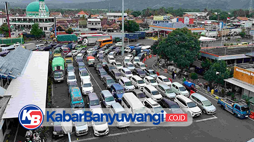 Cuaca Ekstrem Landa Banyuwangi, Ratusan Kendaraan Tertahan di Pelabuhan Ketapang