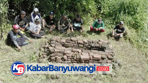 Warga Cungking "Nyelameti Sawahe Ki Buyut Wangsakarya" di Taman Nasional Baluran