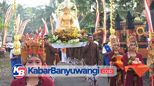 Tunjukkan Toleransi Umat, Kirab Patung Buddha di Banyuwangi Libatkan Penari Gandrung