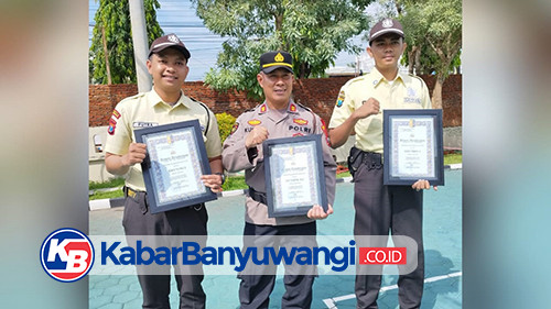 Kapolsek Kota dan Satpam Mall Diganjar Penghargaan Usai Gagalkan Peredaran Narkoba di Banyuwangi