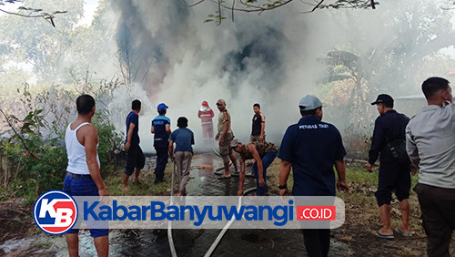 Lahan Kosong Pantai Marina Boom Terbakar, Asap Membumbung Tinggi