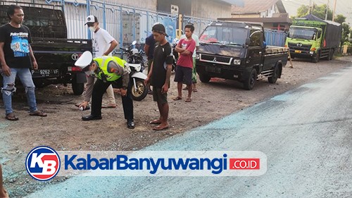 Banting Setir Hindari Motor Rem Mendadak, Pick Up Justru Tabrak Dua Remaja