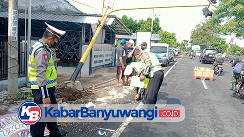Kecelakaan Beruntun, Satu Pengendara Motor Terseret Mobil Hingga Tewas di TKP