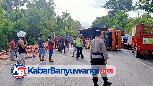 Truk Tronton Tabrak Dua Motor Satu Korban Tewas di Lakosi Kejadian