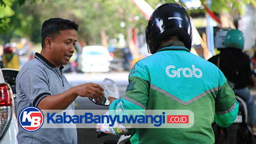 https://kabarbanyuwangi.co.id/asset/foto_berita/Lapas_bagikan_makanan.jpg