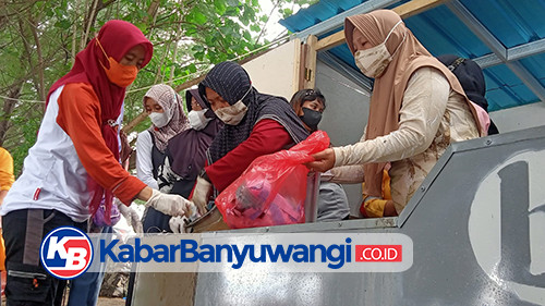Masyarakat Wongsorejo Olah Limbah Masker Jadi Bahan Bakar