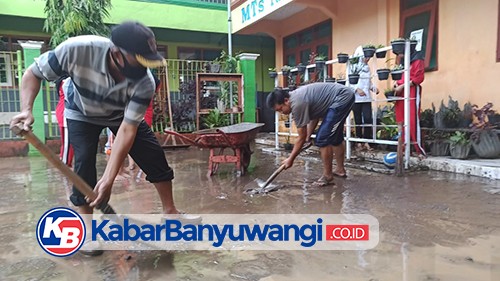 Diguyur Hujan Semalam, Dua Gedung Sekolah di Kecamatan Licin Terendam Banjir