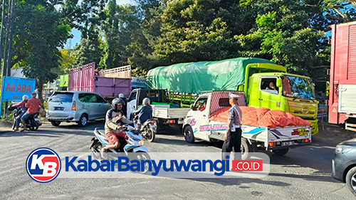 Ratusan Polisi Dikerahkan untuk Bantu Urai Kemacetan di Jalur Pelabuhan Ketapang