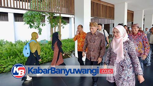 Menkop Ferry Juliantono Resmikan Koperasi Desa Merah putih di Banyuwangi