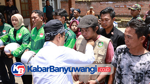 https://kabarbanyuwangi.co.id/asset/foto_berita/Mensos_bagikan_jakoet.jpg