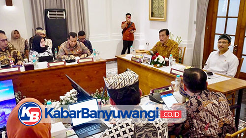 https://kabarbanyuwangi.co.id/asset/foto_berita/Mensos_digitalisasi_Bansos.jpg