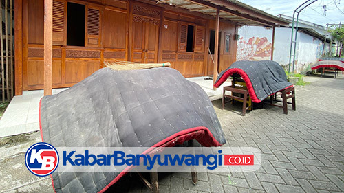 Menguak Makna Tradisi Sakral "Mepe Kasur" Masyarakat Using Desa Kemiren Banyuwangi