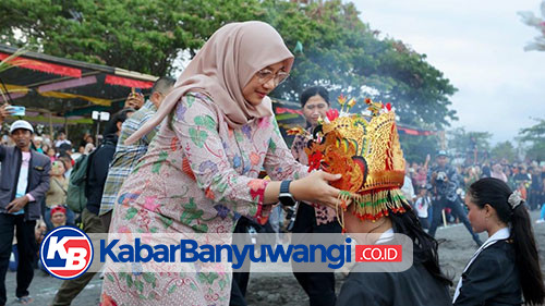 https://kabarbanyuwangi.co.id/asset/foto_berita/Meras_gandrung_2025.jpg