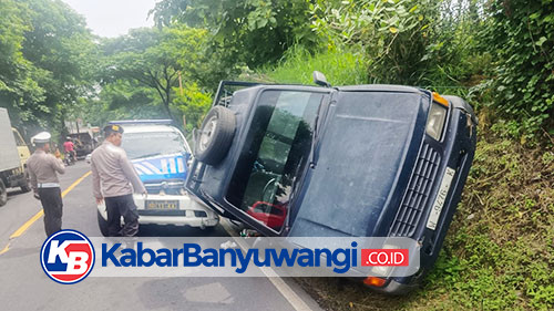 Usai Patroli, Mobil Satlantas Polresta Banyuwangi Alami Kecelakaan Seruduk Pikap