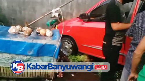 Mobil Seruduk Lapak di Pasar Banyuwangi, Satu Pedagang Dilarikan ke Rumah Sakit