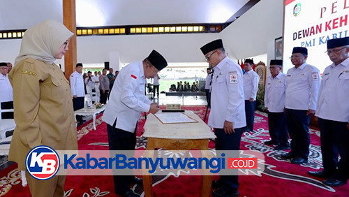 Sekda Mujiono Dilantik Jadi Ketua PMI Banyuwangi, Ini Pesan Bupati Ipuk