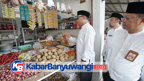 Wabup Banyuwangi Mujiono Tinjau Harga dan Ketersediaan Bahan Pokok Jelang Lebaran