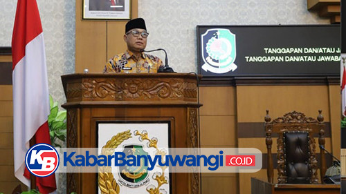 https://kabarbanyuwangi.co.id/asset/foto_berita/Mujiono_tenteng_perlindungan_PMI.jpg