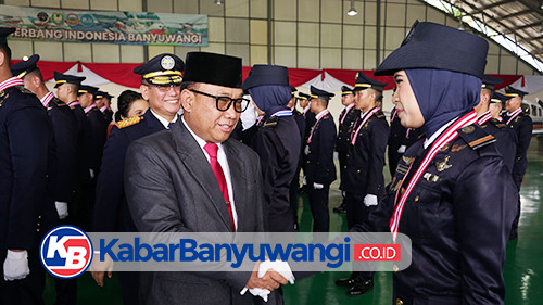 https://kabarbanyuwangi.co.id/asset/foto_berita/Mujiono_wisuda_pilot.jpg