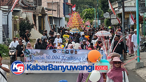 Peringatan Maulid Nabi Desa Gitik, Jalanan Rogojampi Penuh 10.000 Kembang Endhog