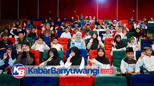 Momen Bupati Ipuk Nobar Film Na Willa Bersama Puluhan Anak Yatim Banyuwangi