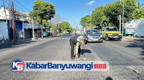 Pengendara Scoopy Tak Sadarkan Diri Usai Tertabrak Dump Truk di Simpang Mojopanggung Banyuwangi