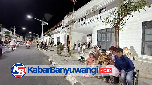 https://kabarbanyuwangi.co.id/asset/foto_berita/Pasar_Banyuwangi_malam_hari.jpg