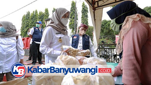 Bupati Ipuk Kumpulkan Camat: Dukung dan Kawal Pasar Takjil untuk Pemulihan Ekonomi
