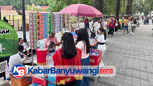 https://kabarbanyuwangi.co.id/asset/foto_berita/Pedagang_menunggu_BEC.jpg