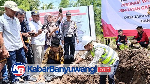 Anggota DPR RI Sumail Abdullah Lakukan Peletakan Batu Pertama Pembangunan Jembatan Ikonik Desa Tapanrejo