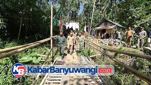 TNI AD Kebut 12 Pembangunan Jembatan Gantung Perintis Garuda di Banyuwangi