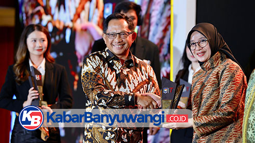 https://kabarbanyuwangi.co.id/asset/foto_berita/Pemkab_Banyuwangi_Raih_Award_Mendagri.jpg