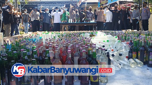 Polresta Banyuwangi Musnahkan Knalpot Brong dan Ribuan Botol Miras