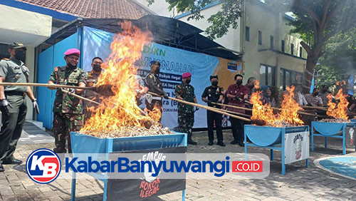Bea Cukai Banyuwangi Musnahkan Rokok dan Miras Ilegal Bernilai Miliaran