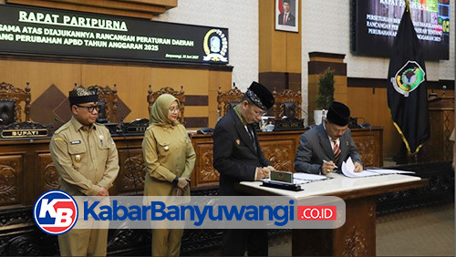 https://kabarbanyuwangi.co.id/asset/foto_berita/Penandatanganan_dokumen_pengesahan_Perda_P-APBD.jpg